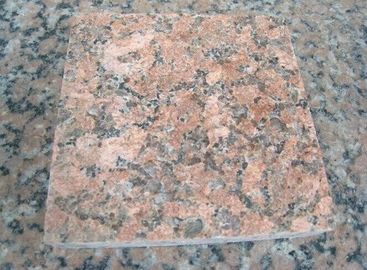 Đá Granite tự nhiên được đánh bóng hoàn thiện bề mặt rắn màu đỏ
